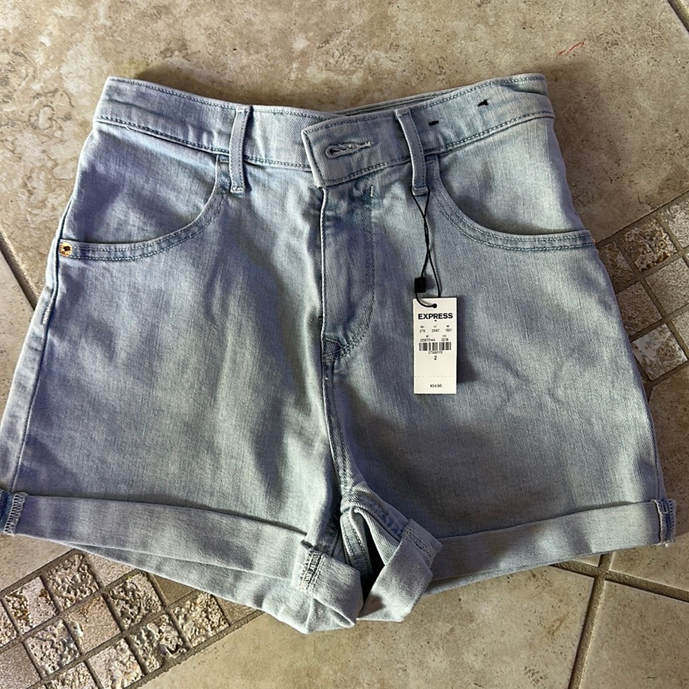 Women’s Express Shorts BNWT size 2 Light wash